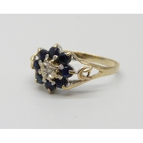 1047 - A 9ct gold sapphire and diamond ring, 1.2g, L