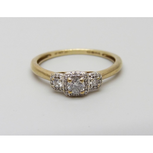 1051 - A 9ct gold and diamond cluster ring, 1.5g, M