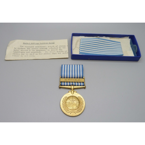 1052 - A Korean War United Nations Service medal, with box