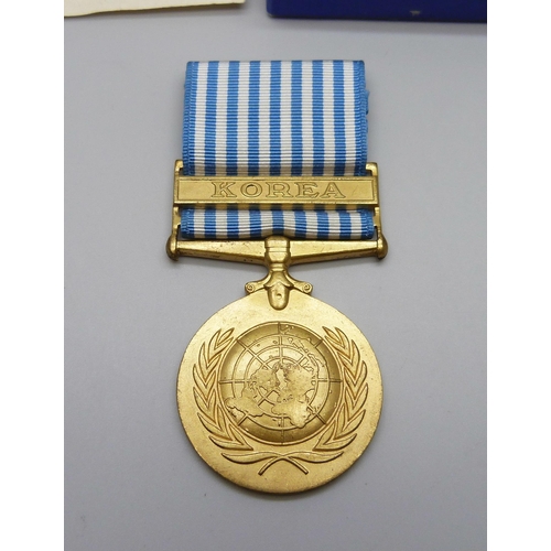 1052 - A Korean War United Nations Service medal, with box