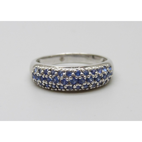 1054 - A 9ct white gold and sapphire ring, 2.7g, N