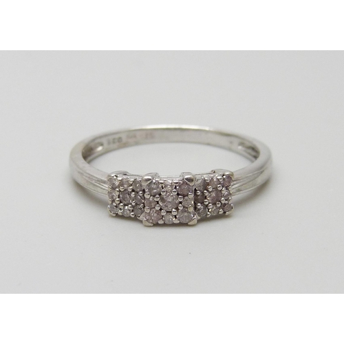 1057 - A 9ct white gold and diamond ring, 2.1g, R