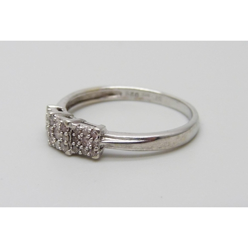 1057 - A 9ct white gold and diamond ring, 2.1g, R