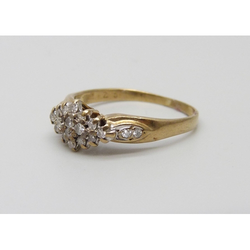 1058 - A 9ct gold and diamond cluster ring, 2.2g, O