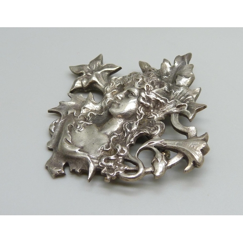 1059 - An Art Nouveau style brooch, 5.5cm