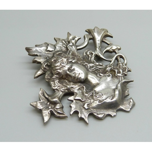 1059 - An Art Nouveau style brooch, 5.5cm