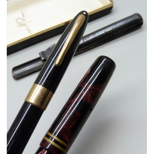 1083 - A Sheaffer fountain pen, a Parker fountain pen with 14k gold nib (personalised), a Swan clip and a p... 