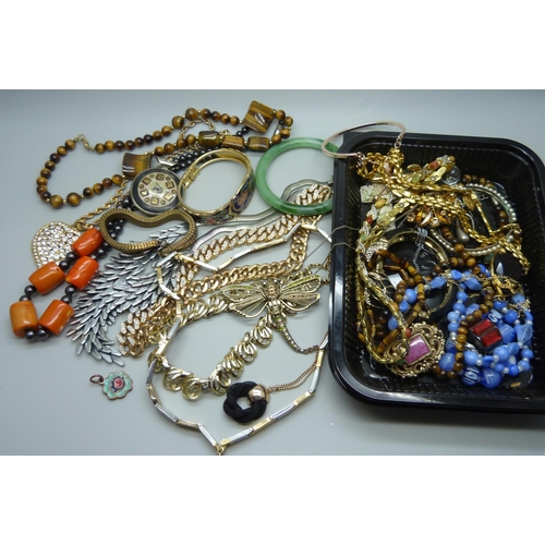 1091 - A collection of costume jewellery