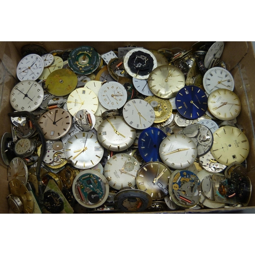 1092 - A collection of watch movements and dials