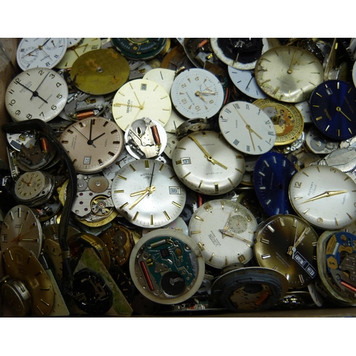 1092 - A collection of watch movements and dials