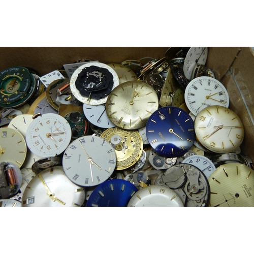 1092 - A collection of watch movements and dials