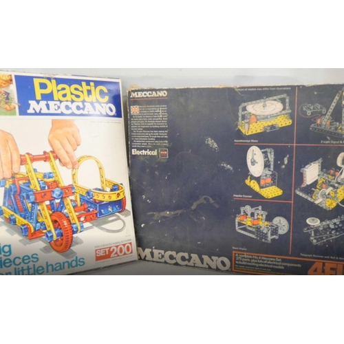 1136 - A collection of toys and games including plastic Meccano dated 1974, electrical Meccano, missing par... 