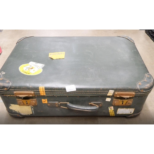 1139 - A suitcase containing a theatrical costume **PLEASE NOTE THIS LOT IS NOT ELIGIBLE FOR IN-HOUSE POSTI... 