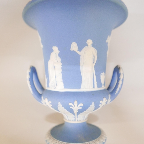 608 - A Wedgwood blue jasper twin handled urn with pierced cover, 21.5cm