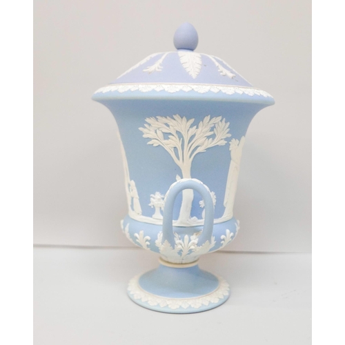 609 - A Wedgwood blue jasper twin handled urn with cover, 20cm