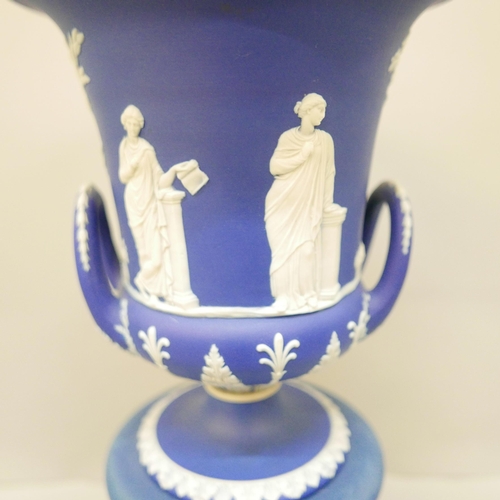 619 - A large Wedgwood dark blue jasper covered twin handled urn on a stand, with pierced cover, 42cm