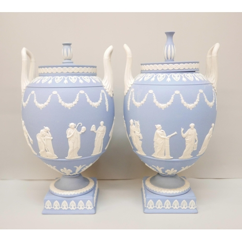 620 - A pair of Wedgwood blue jasper twin handled urns and covers (finals on covers not identical), 31cm, ... 