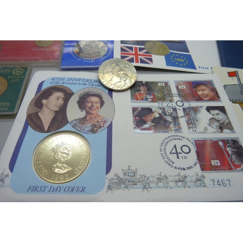 726 - A collection of coins and coin packs including 50th Anniversary of the D-Day landings 50p, 1994 UK u... 