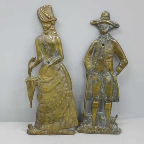 741 - A pair of brass plates depicting a lady and a gentleman, 22cm