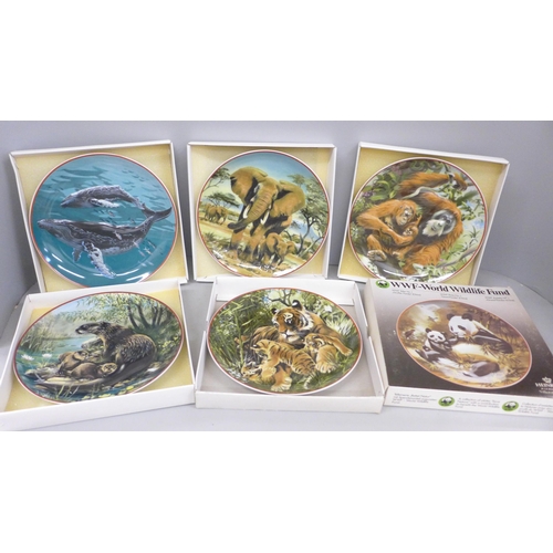 779 - Seven WWF World Wildlife Fund collectors plates, with certificates, including whale, elephants and o... 