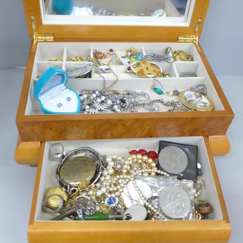 780 - A jewellery box and costume jewellery