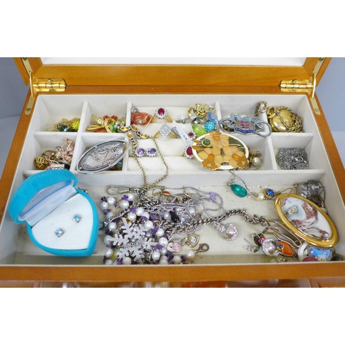 780 - A jewellery box and costume jewellery