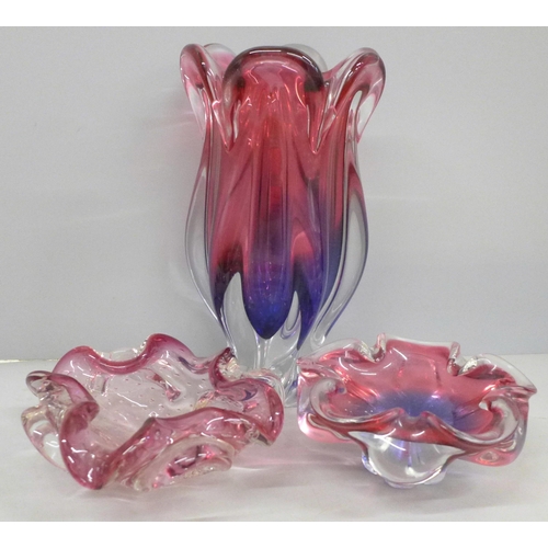 804 - A coloured glass vase and two glass dishes **PLEASE NOTE THIS LOT IS NOT ELIGIBLE FOR IN-HOUSE POSTI... 