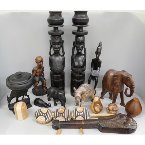 837 - A collection of carved items