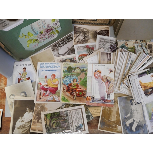 852 - A quantity of postcards