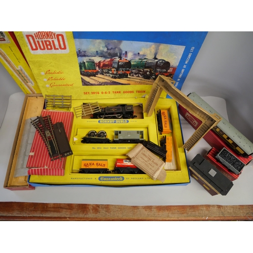 879 - A Hornby Dublo model rail train set 2016 0-6-2 Tank Goods set and other Hornby model rail