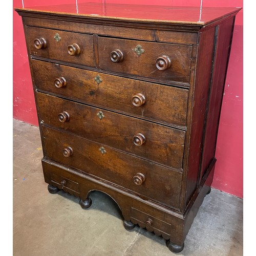 125 - A William III oak chest of drawers