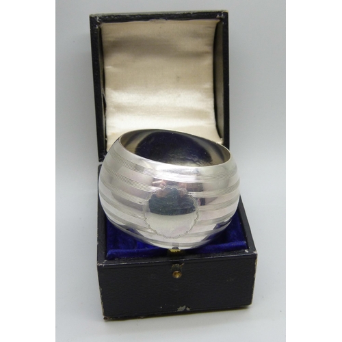 949 - An Art Deco silver napkin ring, Birmingham 1919, 23g