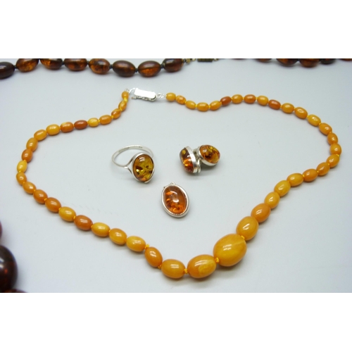 957 - A collection of amber and amber style jewellery including a silver mounted ring