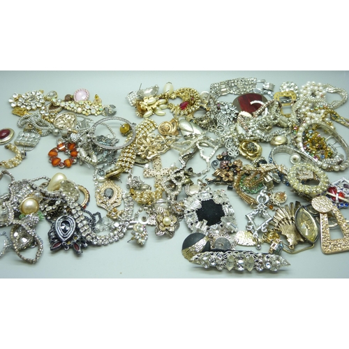 967 - A collection of vintage and modern paste set jewellery