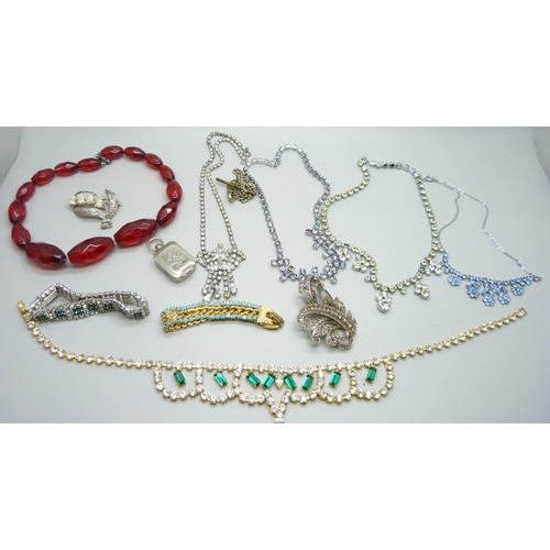 972 - A collection of vintage costume jewellery