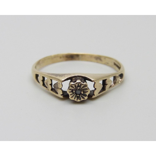 995 - A 9ct gold diamond set ring, 1.2g, L