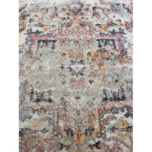 3118 - Full pile ivory ground vintage look rug, traditional design