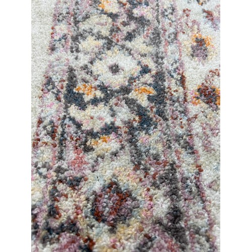 3118 - Full pile ivory ground vintage look rug, traditional design