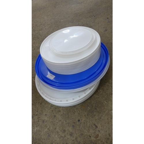 5227 - Approximately 13 food grade plastic tubs with lids