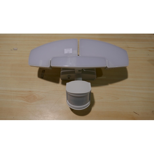 6040 - Sunforce Solar Motion Security Light with box (339-101) *This lot is subject to Vat