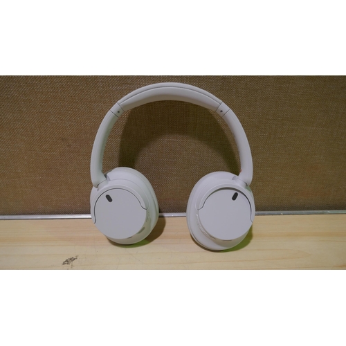 6087 - Sony White Wireless Headphones with charger, AUX lead and box (Model no: Whch720Nb) (339-72) *This l... 