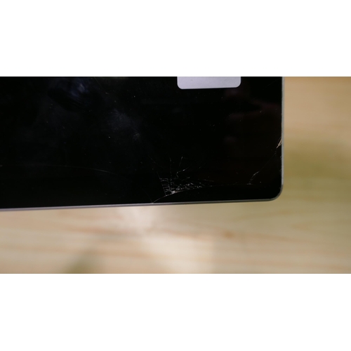 6089 - Microsoft Surface Pro Gen 5 tablet and a Microsoft Surface Pro Gen 7 tablet (both broken screen/no c... 