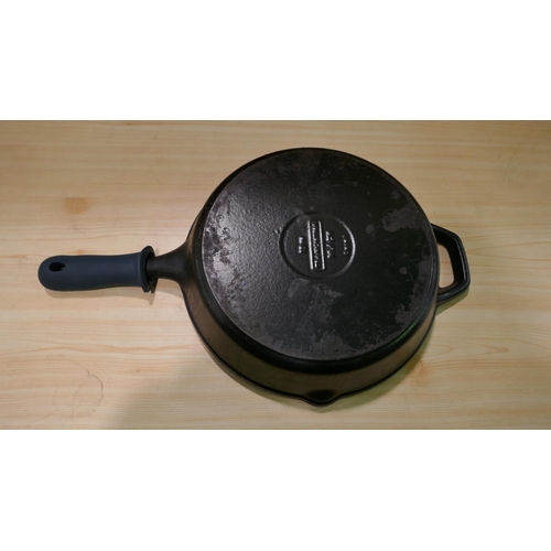 6135 - Tramontina Cast Iron Skillet Pan (338-419) *This lot is subject to Vat