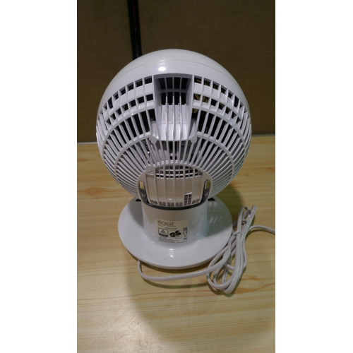 6154 - Iris Woozoo 5 Speed White fan with remote and box    (339-323) *This lot is subject to Vat