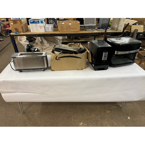 5191 - Five electric kitchen items, Ninja toaster grill, Chefman 4.3 litre deep fat fryer, Chamchef juicer,... 