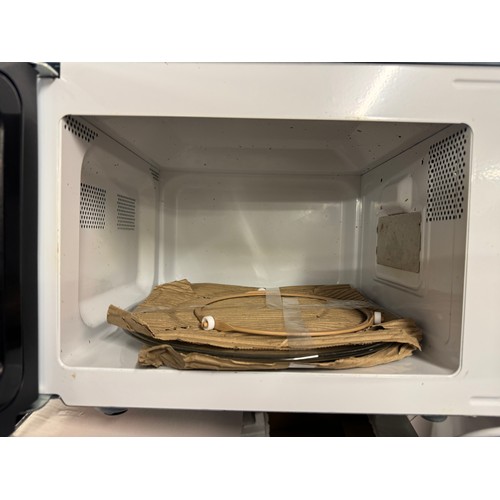 5210 - A Swan retro 20L 800w microwave