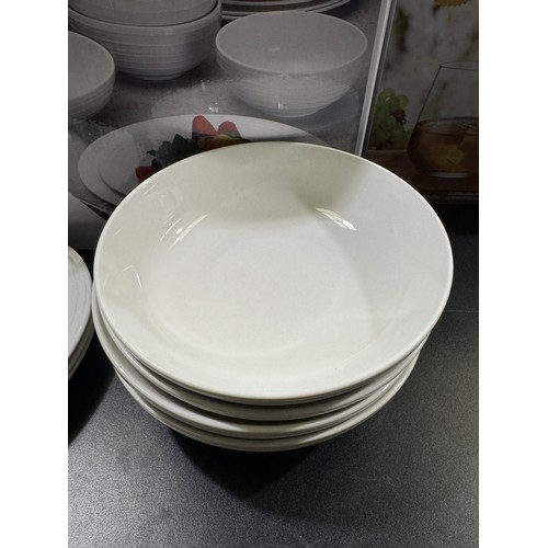 6281 - Mikasa Porcelain 'Swirl' Dinnerware   (339-276) *This lot is subject to Vat