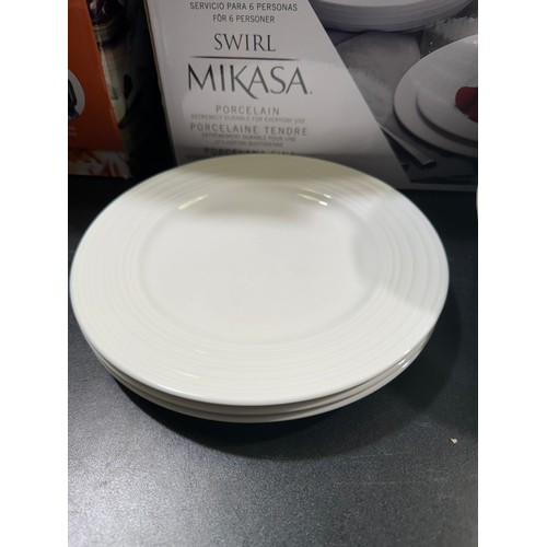 6281 - Mikasa Porcelain 'Swirl' Dinnerware   (339-276) *This lot is subject to Vat