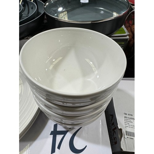 6281 - Mikasa Porcelain 'Swirl' Dinnerware   (339-276) *This lot is subject to Vat