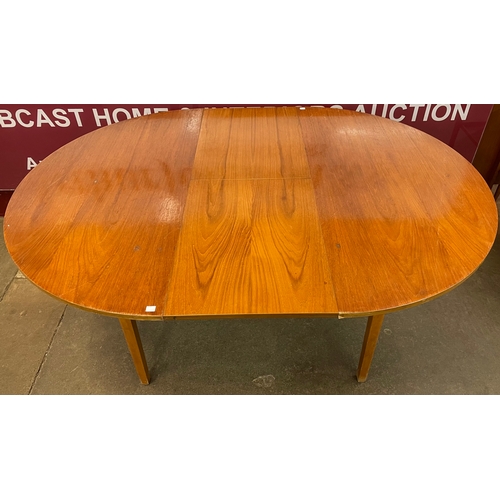 37 - A teak circular extending dining table